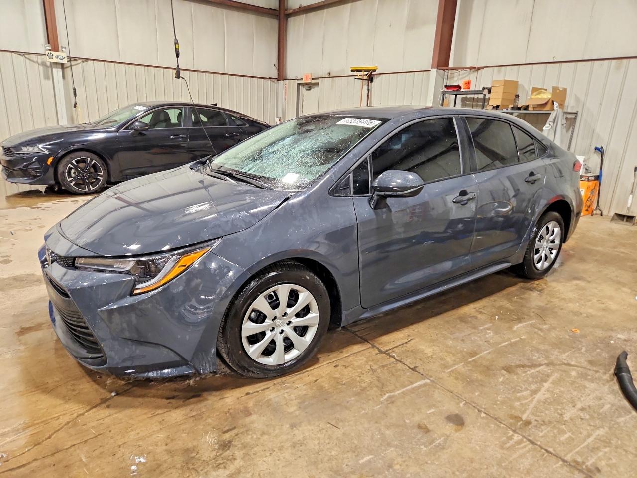2026 Toyota Corolla LE, VIN 5YFB4MDE0TP369414 — Бок