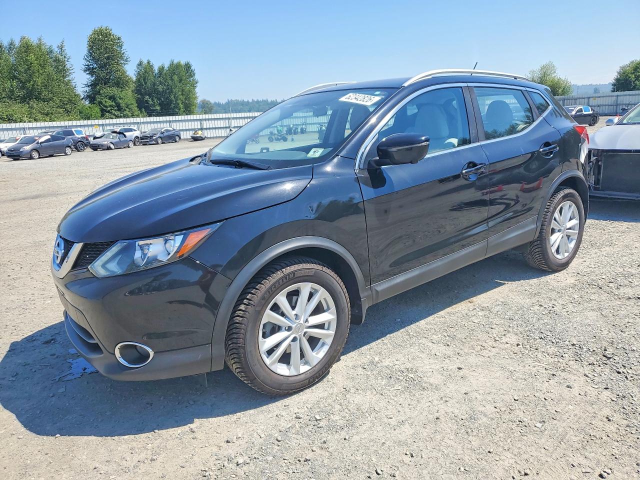 2017 Nissan Rogue SV, VIN JN1BJ1CRXHW105484 — Front end
