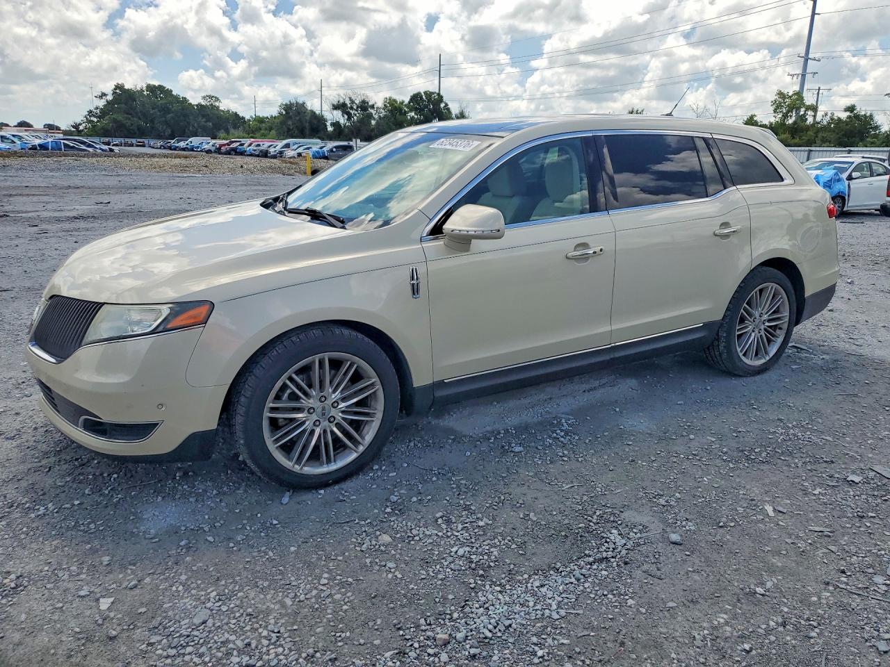 2014 Lincoln MKT EcoBoost, VIN 2LMHJ5ATXEBL53518 — Minor dents and scratches