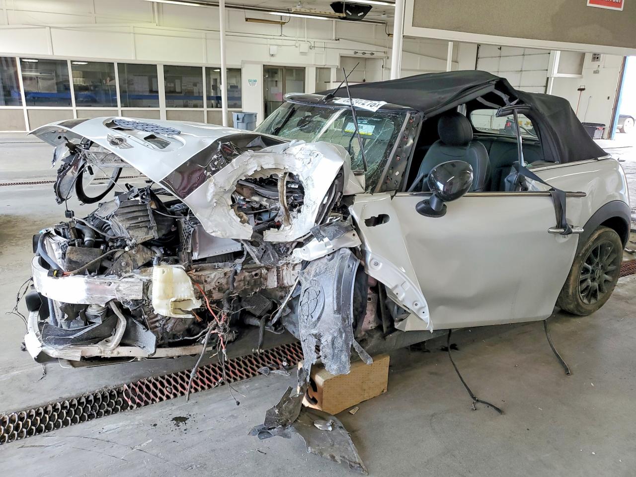 2018 MINI Convertible Cooper S, VIN WMWWG9C55J3E38448 — Front end