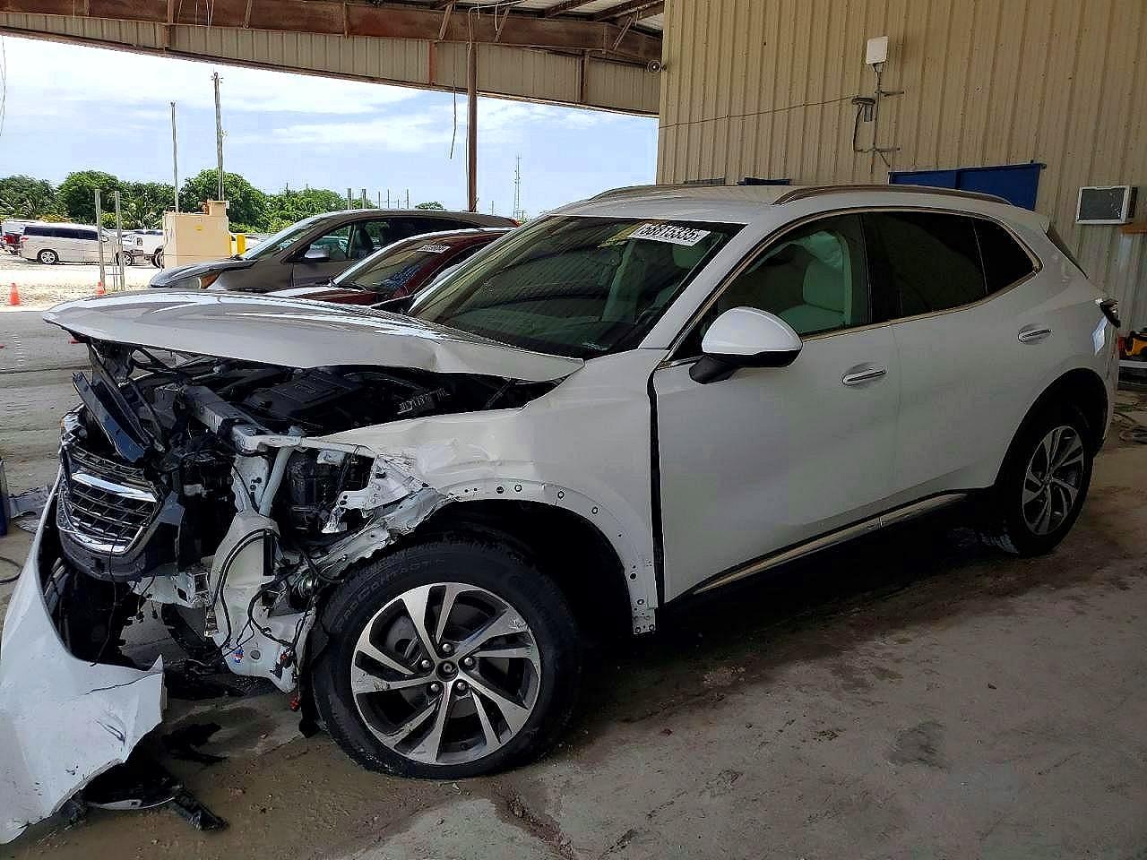 2022 Buick Envision Essence, VIN LRBFZNR41ND053260 — Перед