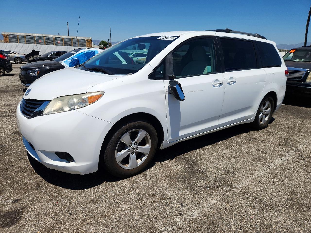 2011 Toyota Sienna LE, VIN 5TDKK3DCXBS110627 — Side