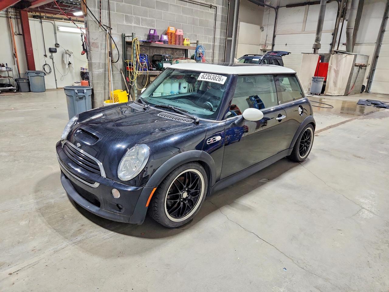 2003 MINI Hardtop S, VIN WMWRE33453TD65995 — Мелкие вмятины и царапины