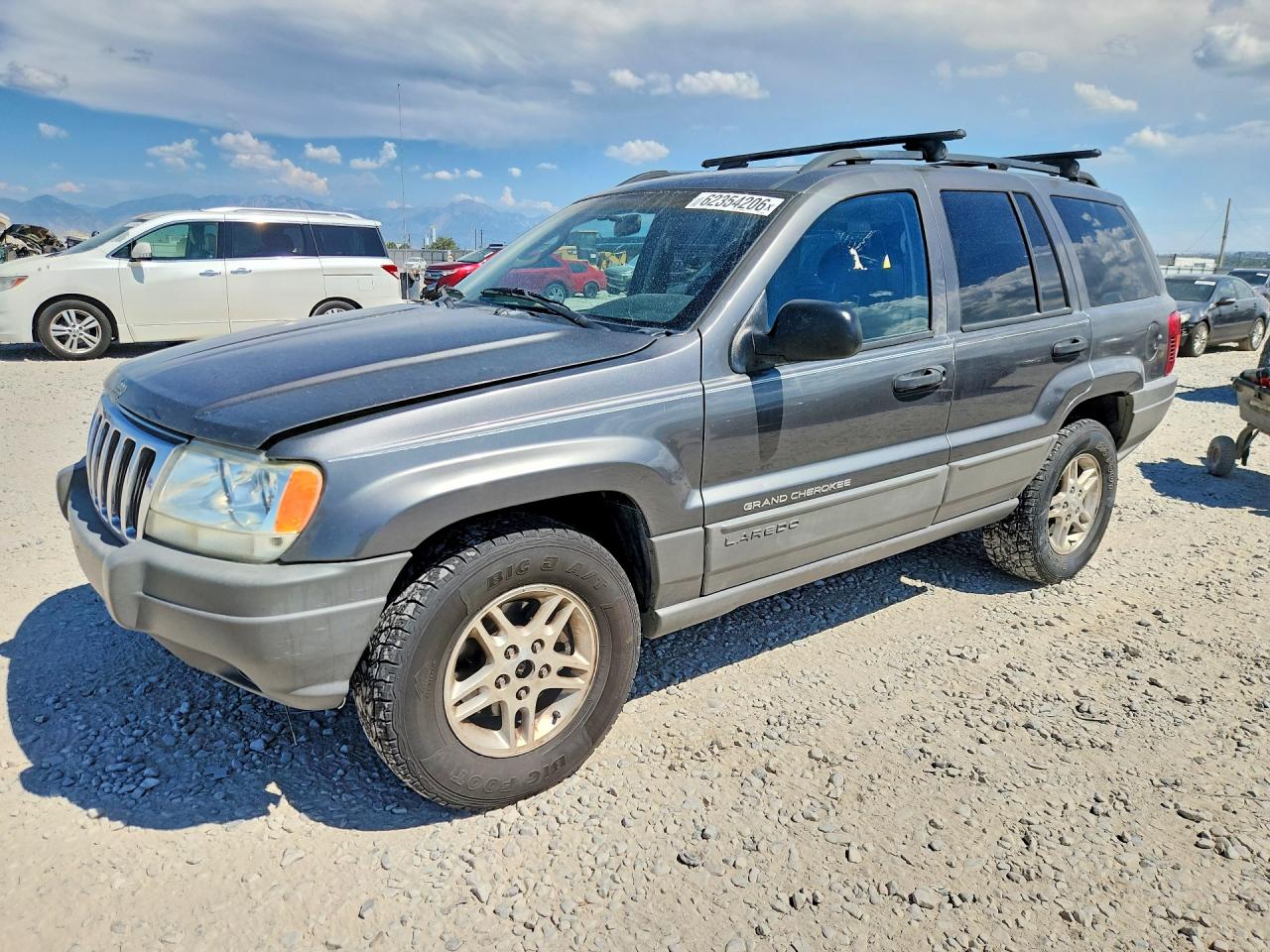 2002 Jeep Grand Cherokee Laredo, VIN 1J4GW48S82C169852 — Normal wear