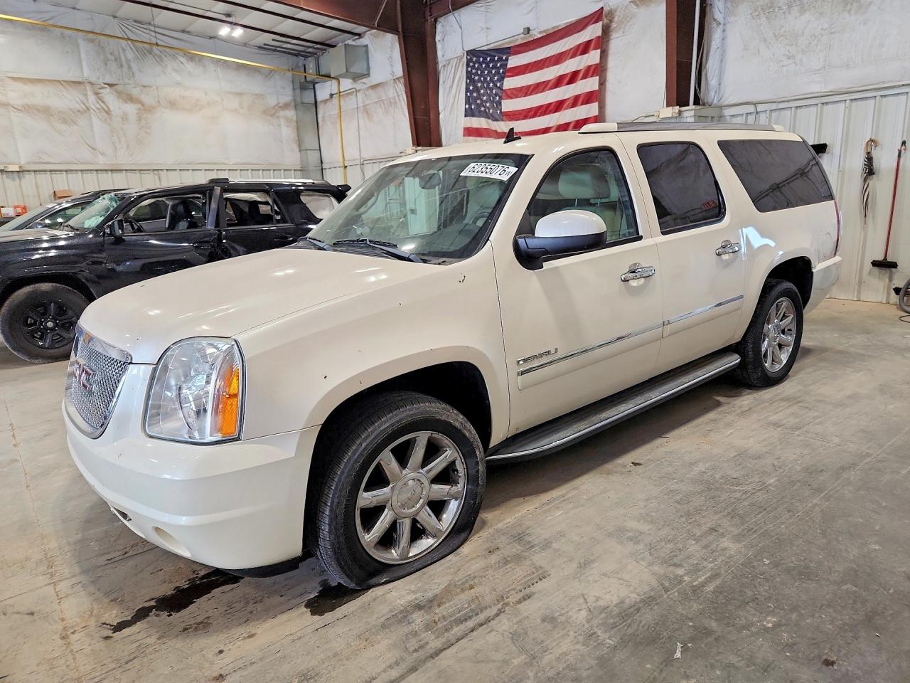 2013 GMC Yukon XL Denali, VIN 1GKS2MEF0DR158397 — Normal wear