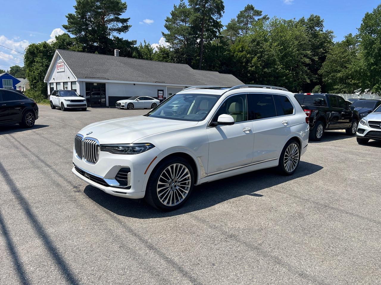 2022 BMW X7 xDrive40i, VIN 5UXCW2C07N9N12908 — Minor dents and scratches
