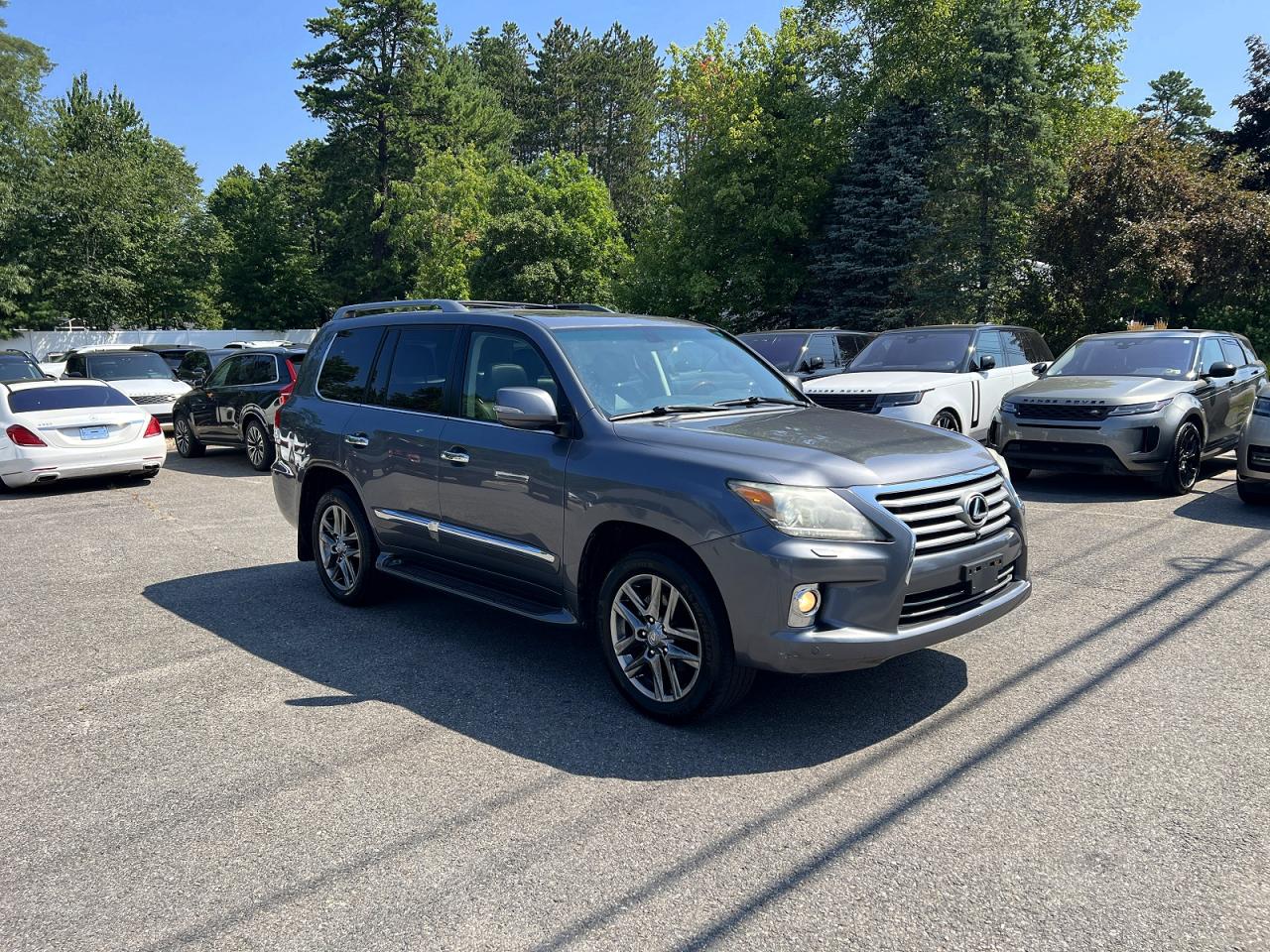 2013 Lexus LX 570, VIN JTJHY7AX3D4130026 — Minor dents and scratches