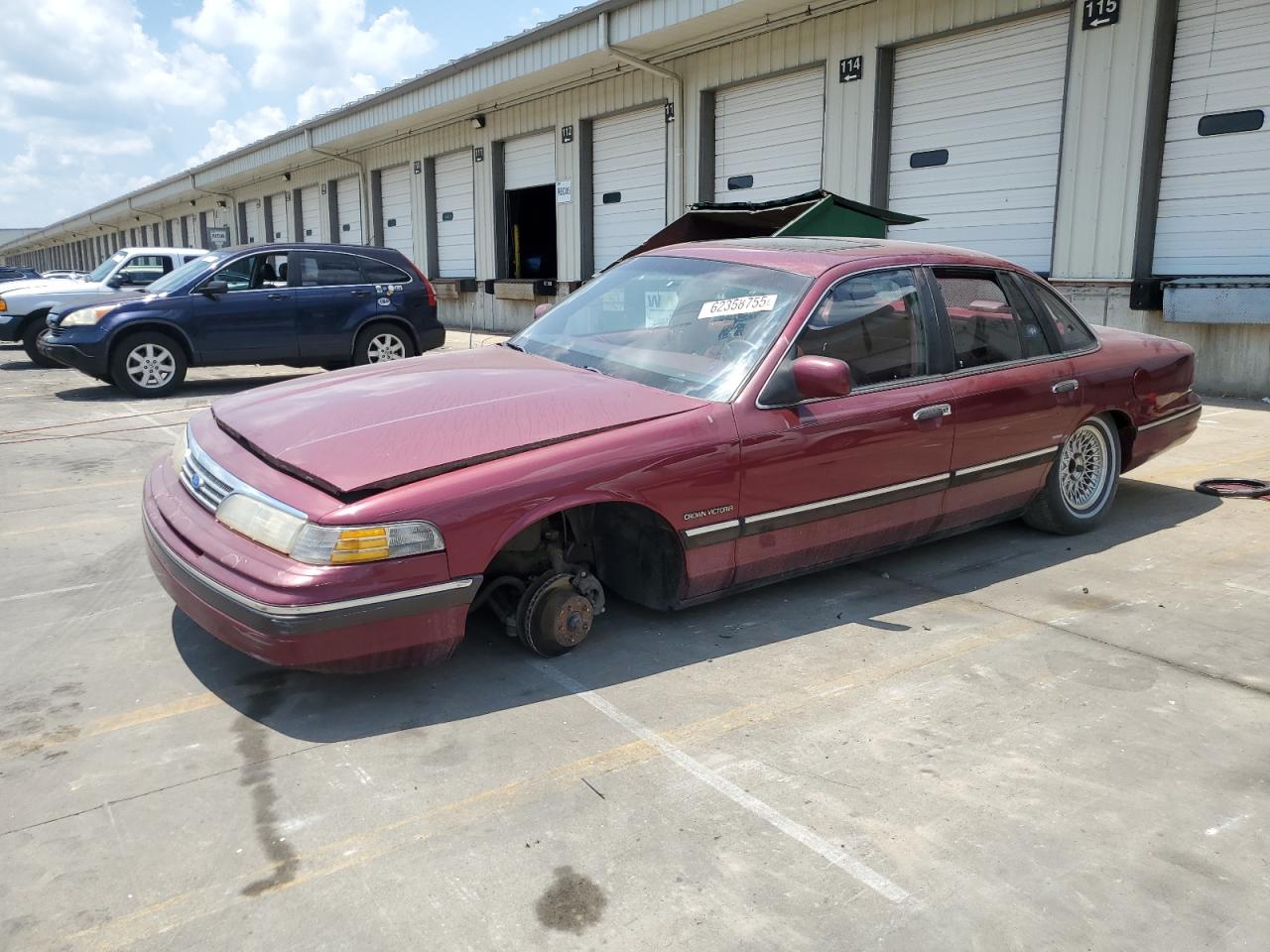 1993 Ford Crown Victoria LX, VIN 2FALP74WXPX141501 — Side