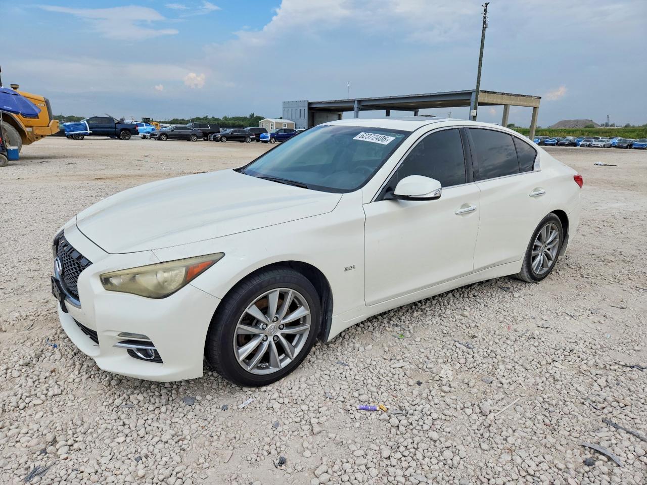 2017 Infiniti Q50 Premium, VIN JN1EV7AR5HM840585 — Перед