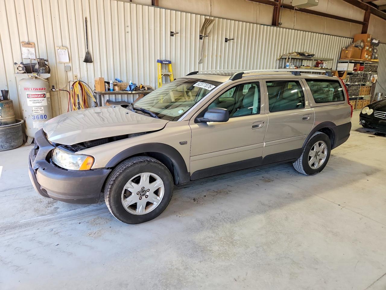2005 Volvo XC70, VIN YV1SZ592651201011 — Перед