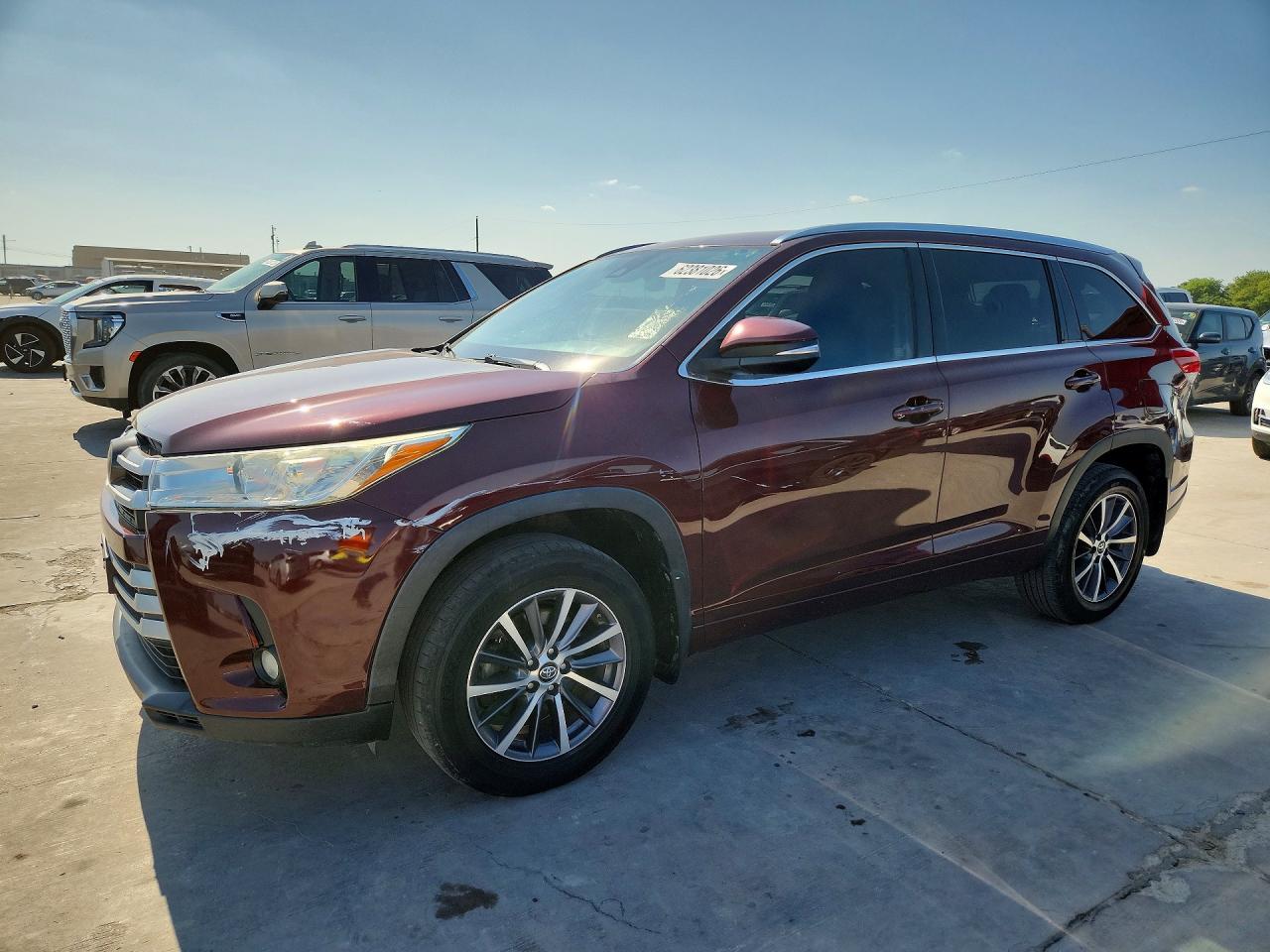 2018 Toyota Highlander SE, VIN 5TDJZRFH9JS847559 — Front end