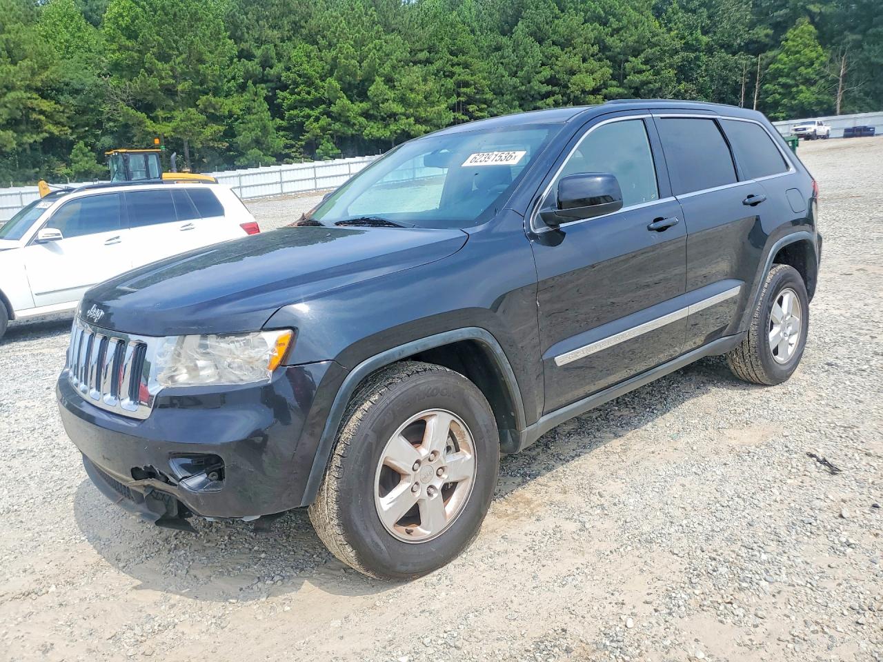 2013 Jeep Grand Cherokee Laredo, VIN 1C4RJEAG3DC504074 — Front end