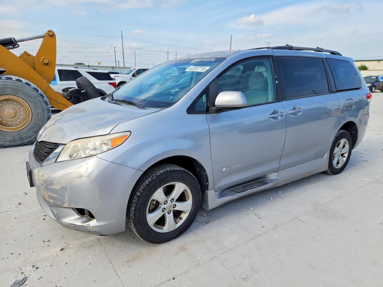 2014 Toyota Sienna LE, VIN 5TDKK3DCXES507453 — Side