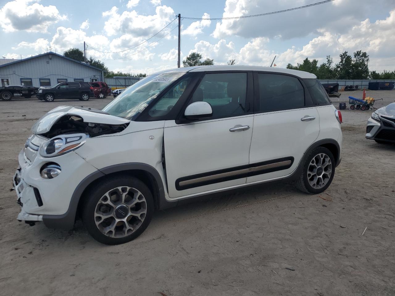 2014 FIAT 500L Trekking, VIN ZFBCFADH8EZ010833 — Front end
