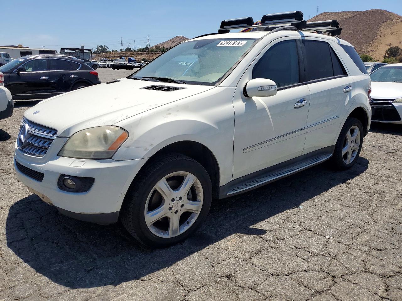 2008 Mercedes-Benz M 350, VIN 4JGBB86E28A302881 — Minor dents and scratches