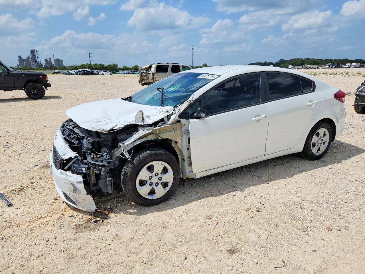 2017 Kia Forte LX, VIN 3KPFK4A77HE076213 — Front end