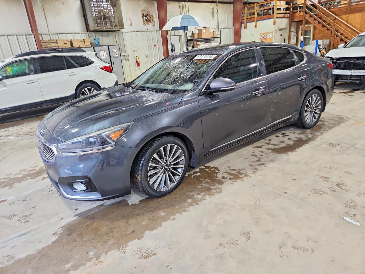 2017 Kia Cadenza Premium, VIN KNALC4J11H5065888 — Side