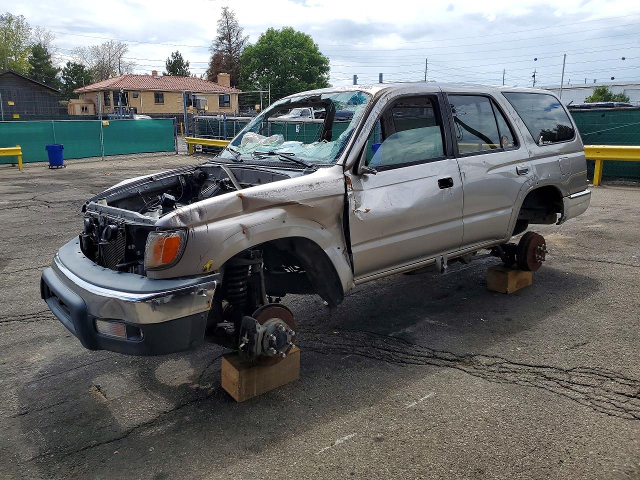 2002 Toyota 4Runner SR5, VIN JT3HN86R420373431 — Stripped