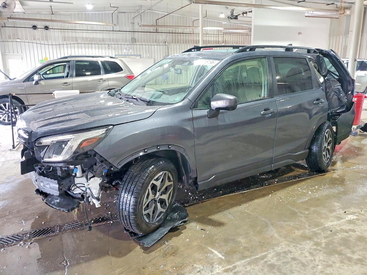 2022 Subaru Forester Premium, VIN JF2SKADCXNH507706 — Front end