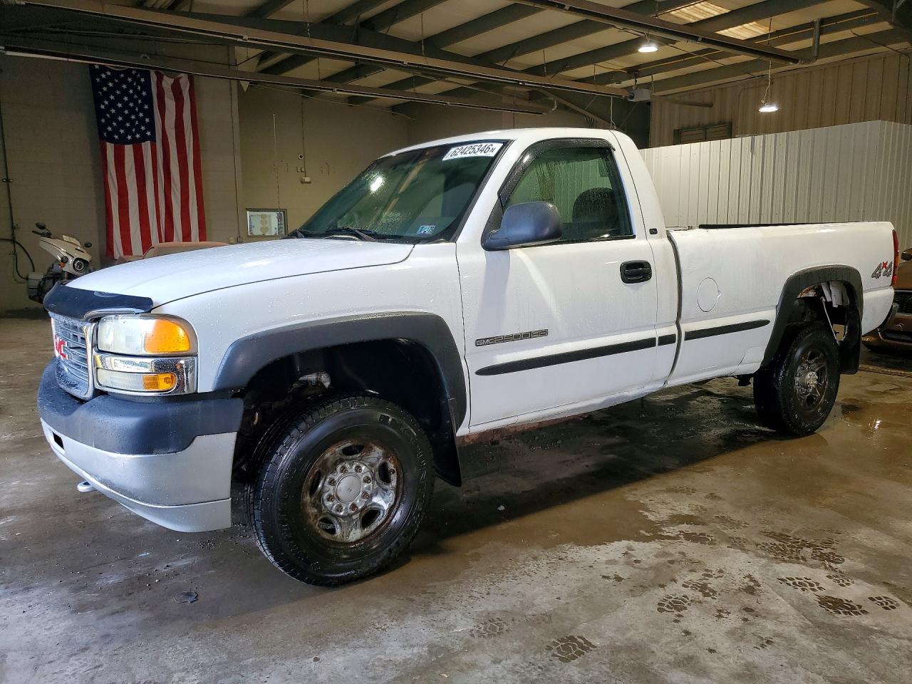 2002 GMC Sierra 2500HD Work Truck, VIN 1GTHK24U02E305736 — Minor dents and scratches