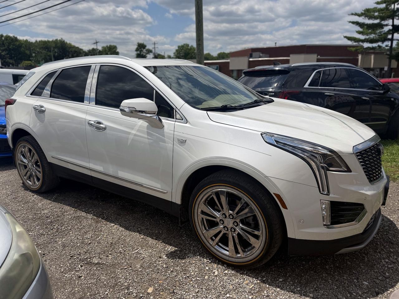 2021 Cadillac XT5 FWD Premium Luxury, VIN 1GYKNERS5MZ182379 — Prior damage history