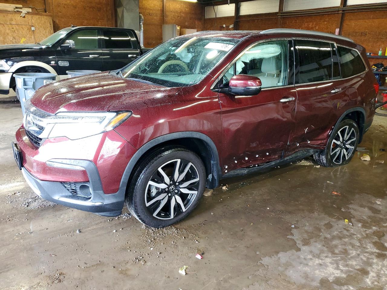 2021 Honda Pilot Touring 7-Passenger, VIN 5FNYF6H65MB028820 — Бок
