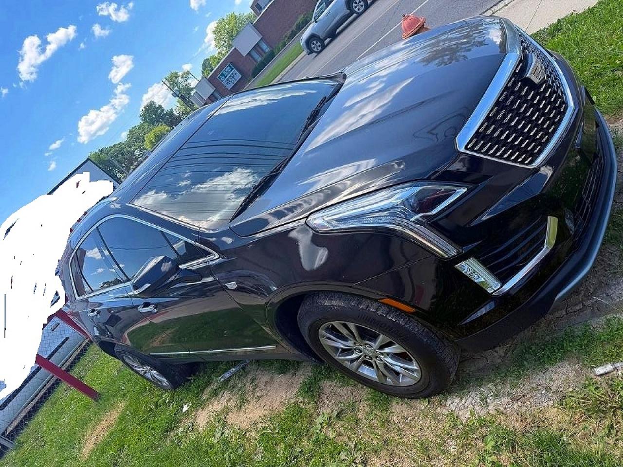 2020 Cadillac XT5 Premium Luxury FWD, VIN 1GYKNCRS1LZ117760 — Minor dents and scratches