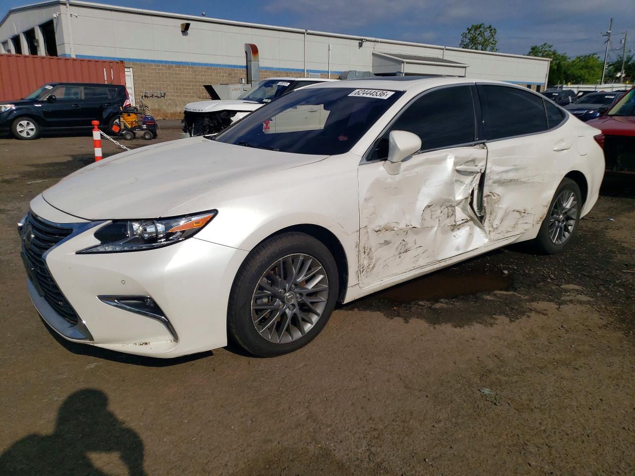 2018 Lexus ES 350, VIN 58ABK1GG2JU113152 — Side