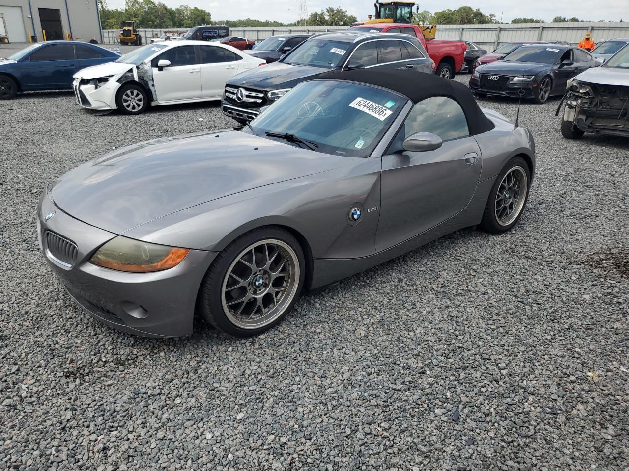2003 BMW Z4 2.5i, VIN 4USBT33473LS43706 — Front end