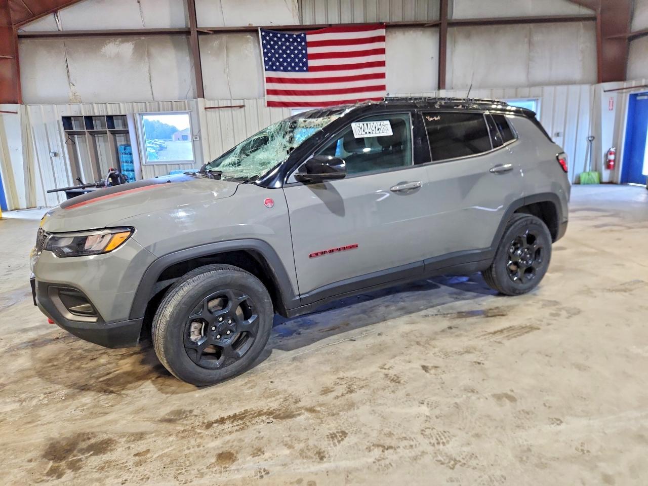 2024 Jeep Compass Trailhawk, VIN 3C4NJDDN4RT610323 — Roof