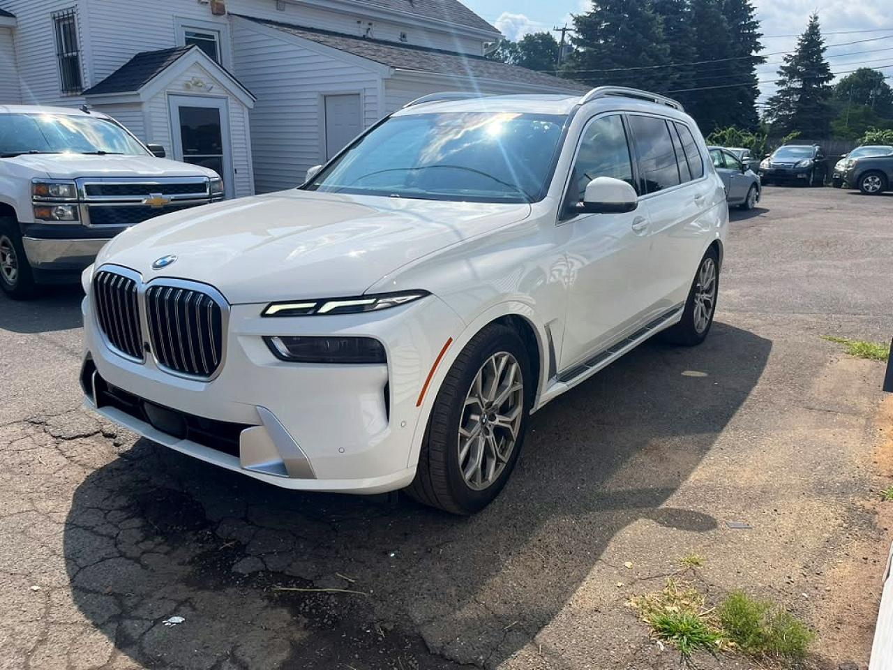 2025 BMW X7 xDrive40i, VIN 5UX23EM0XS9X97121 — Minor dents and scratches