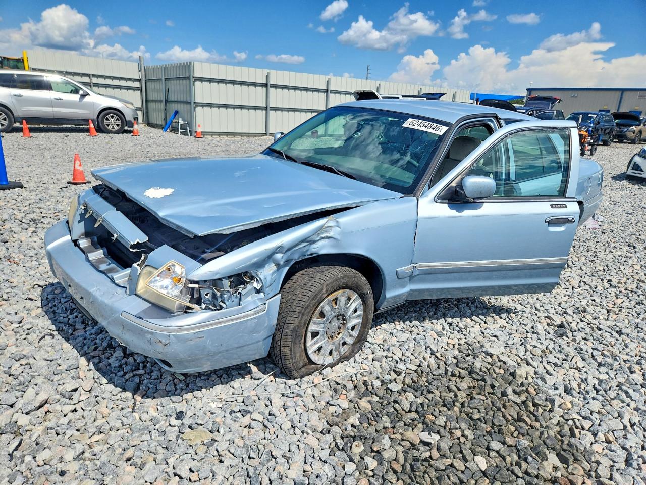 2007 Mercury Grand Marquis GS, VIN 2MEFM74V77X634977 — Бок