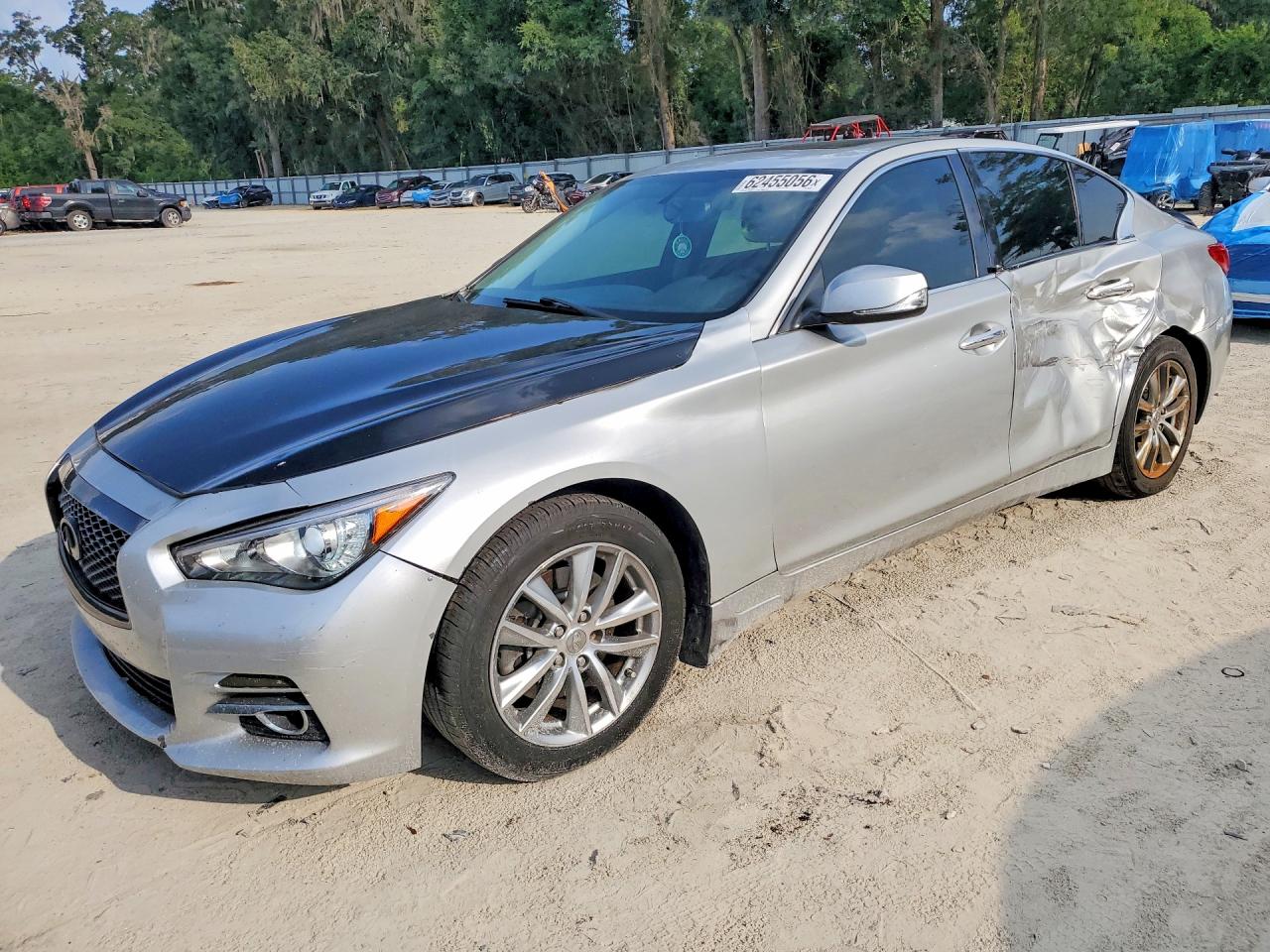2014 Infiniti Q50, VIN JN1BV7AP8EM681879 — Side
