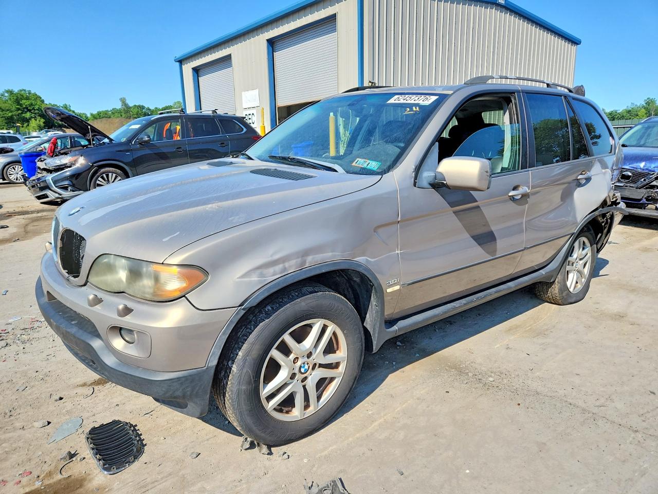 2005 BMW X5 3.0i, VIN 5UXFA13585LY10162 — Бок