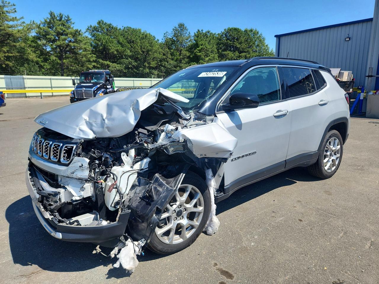 2025 Jeep Compass Limited, VIN 3C4NJDCN2ST513077 — Front end