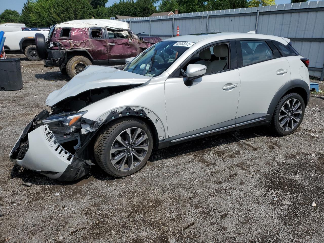 2019 Mazda CX-3 Grand Touring, VIN JM1DKFD70K0408992 — Front end