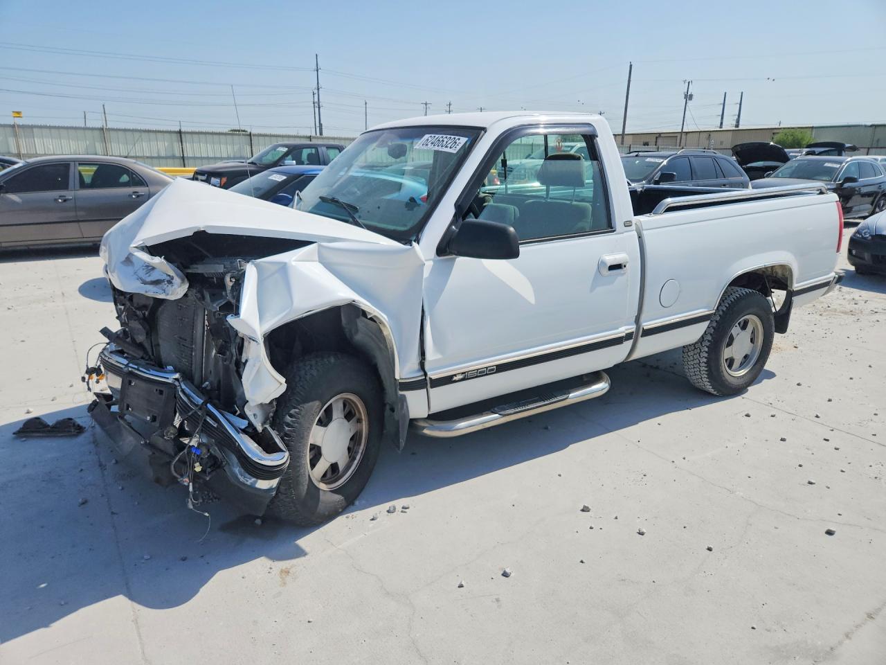 1997 Chevrolet Silverado 1500, VIN 1GCEC14R8VZ196249 — Front end