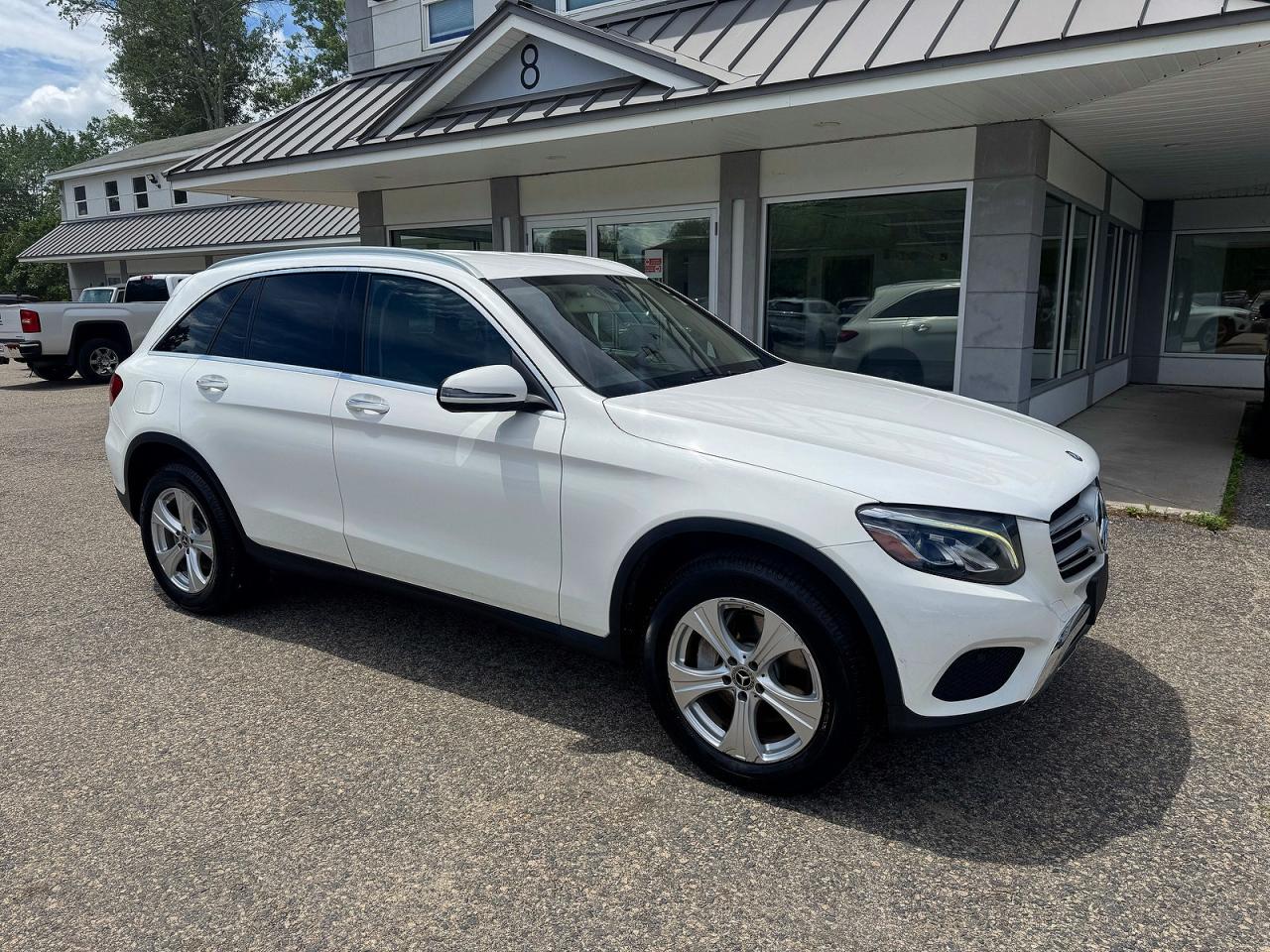 2017 Mercedes-Benz GLC 300, VIN WDC0G4KB7HF242188 — Minor dents and scratches