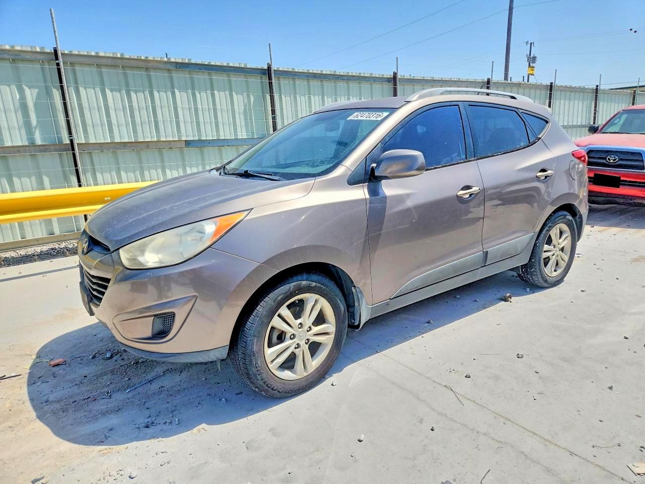 2011 Hyundai Tucson Limited, VIN KM8JU3AC6BU261837 — Vandalism