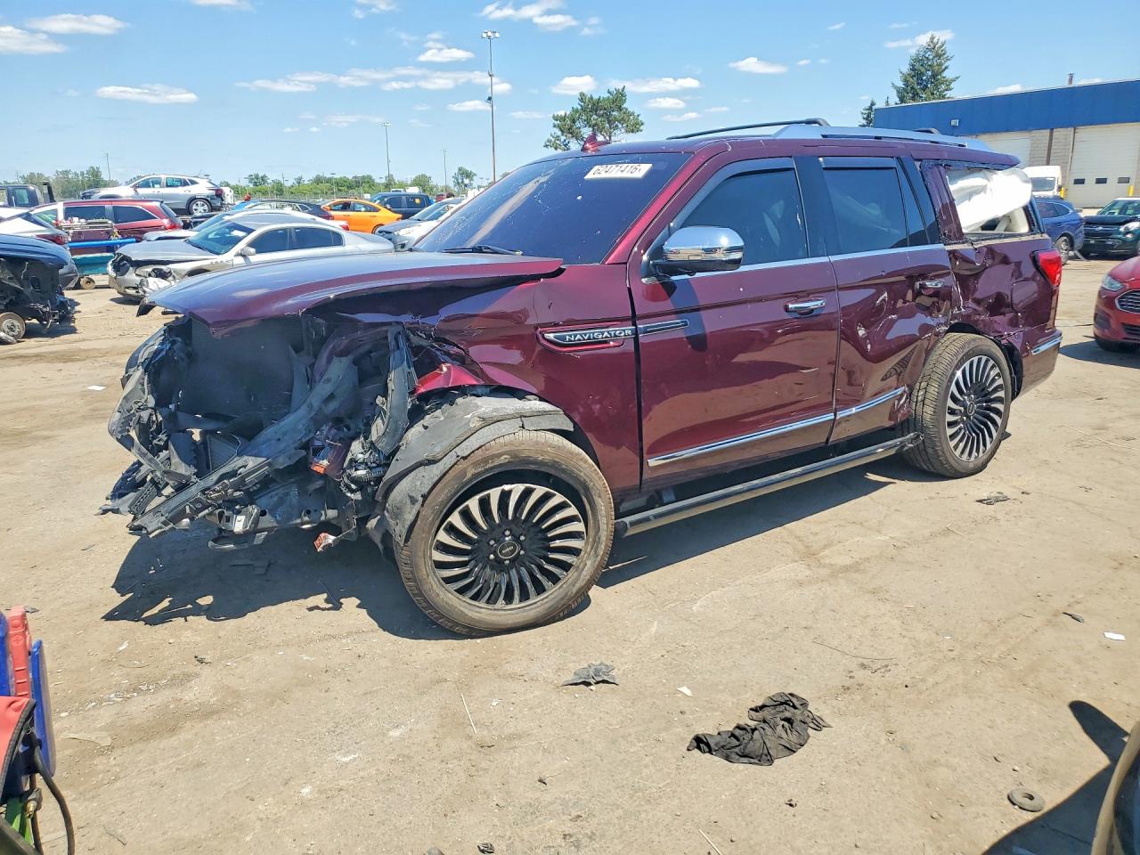 2018 Lincoln Navigator Black Label, VIN 5LMJJ2TT1JEL13655 — Front end