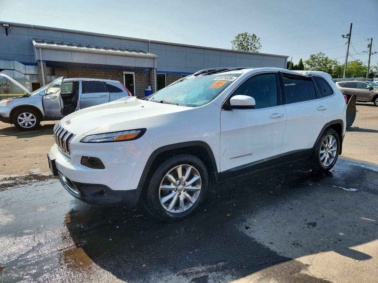 2017 Jeep Cherokee Limited, VIN 1C4PJMDSXHW538017 — Roof