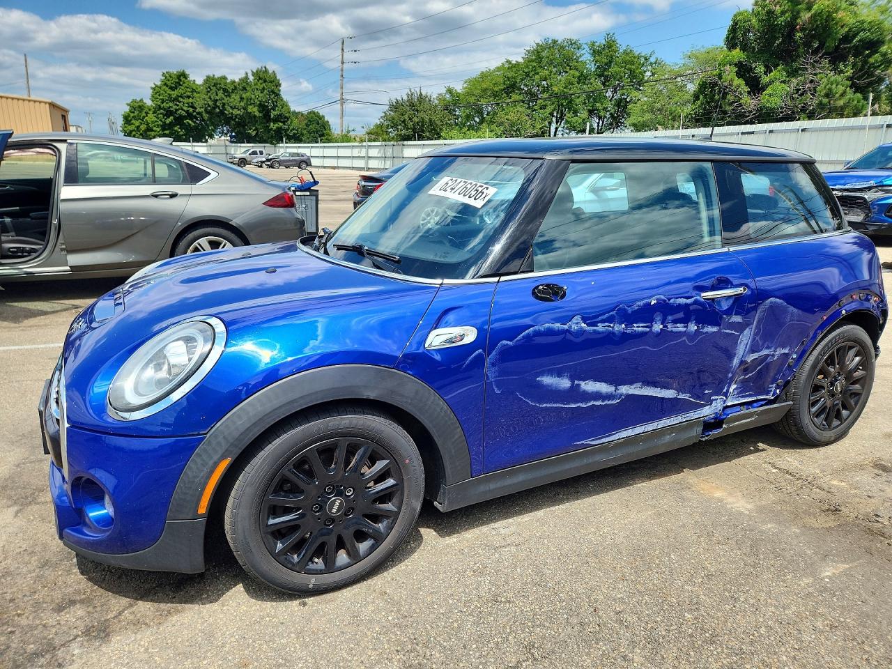 2020 MINI Hardtop Cooper S, VIN WMWXR5C05L2L85607 — Side