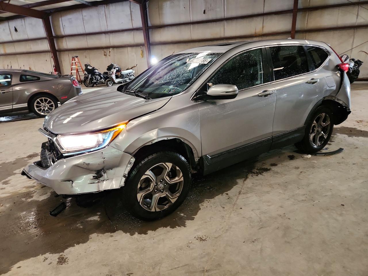 2018 Honda CR-V EX, VIN 2HKRW2H59JH686187 — Rear end