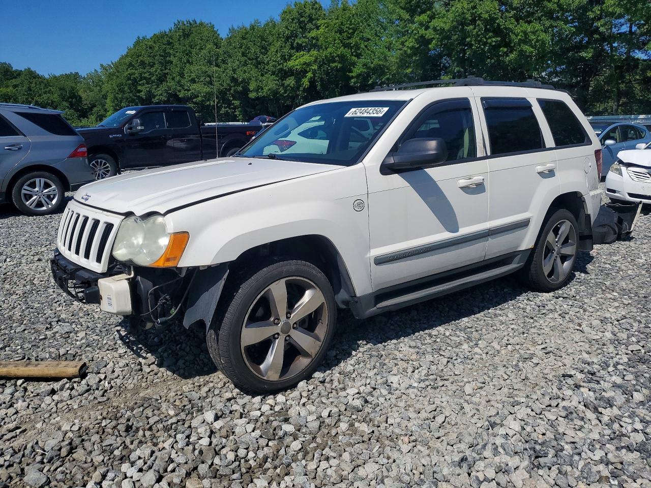 2009 Jeep Grand Cherokee Laredo, VIN 1J8GR48K19C526708 — Front end