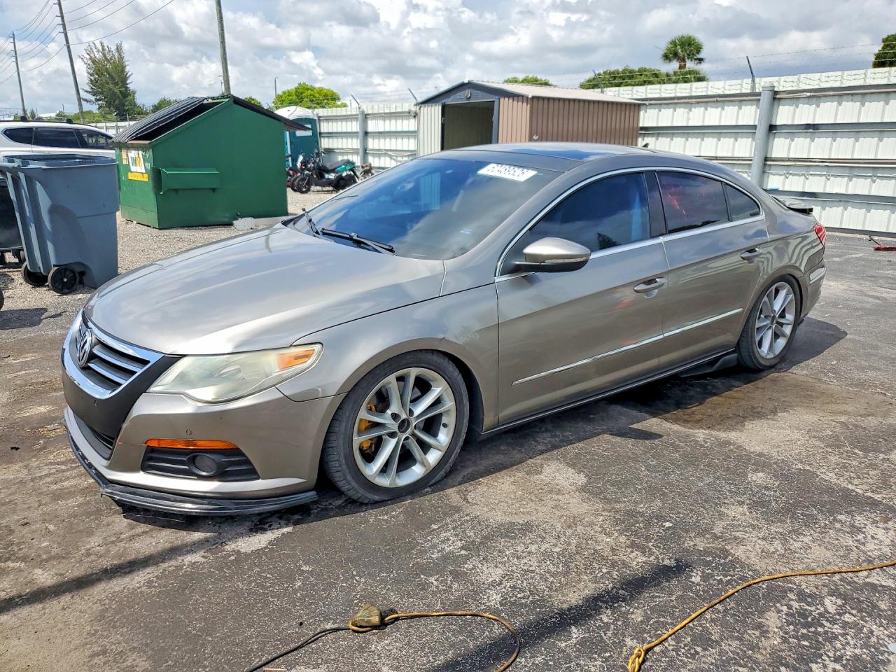 2009 Volkswagen CC Luxury, VIN WVWHL73C09E529280 — Зад