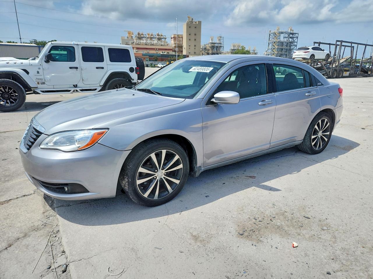 2014 Chrysler 200 Touring, VIN 1C3CCBBB8EN107617 — Фото с аукциона 1 of 6