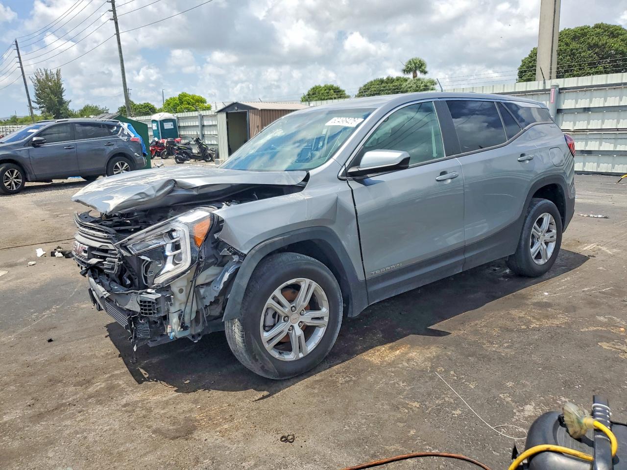 2024 GMC Terrain SLE, VIN 3GKALTEG8RL390210 — Бок