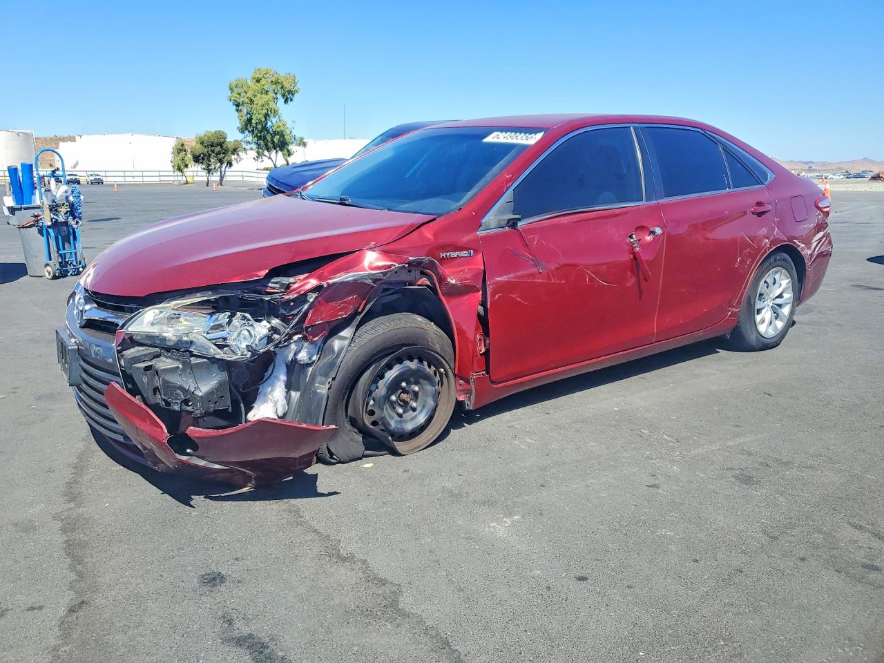 2016 Toyota Camry XLE, VIN 4T1BD1FK2GU199692 — Front end