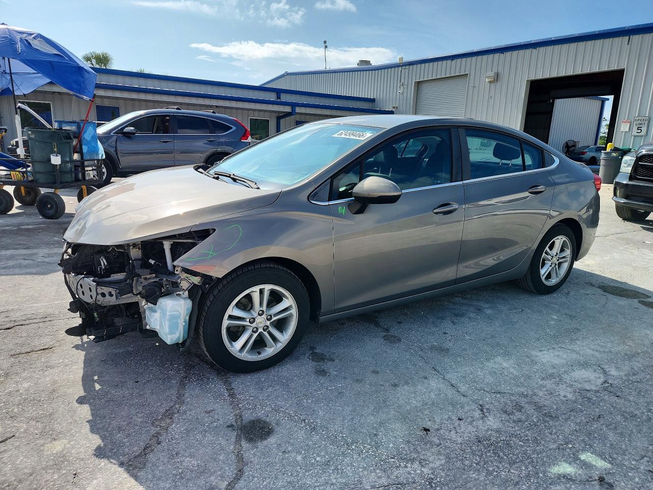 2018 Chevrolet Cruze LT, VIN 1G1BE5SMXJ7199387 — Front end