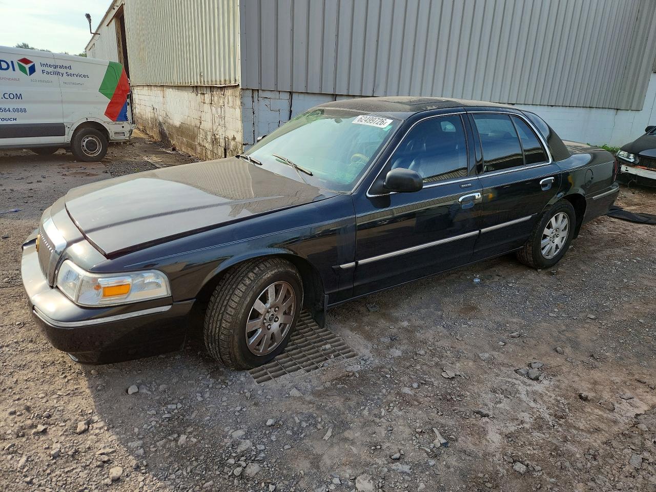 2007 Mercury Grand Marquis LS, VIN 2MHHM75V17X634497 — Side